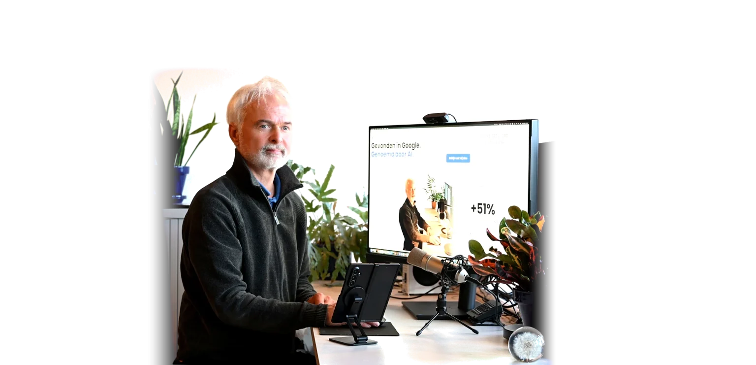 Martin de Smit aan zijn werkbank in Amstelveen